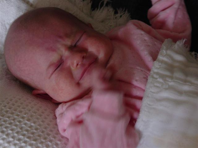 Anna - 6 weeks 016 (Small).jpg