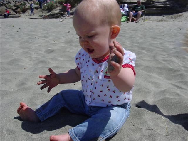 05-2008-annas-first-beach-trip-043-small.jpg